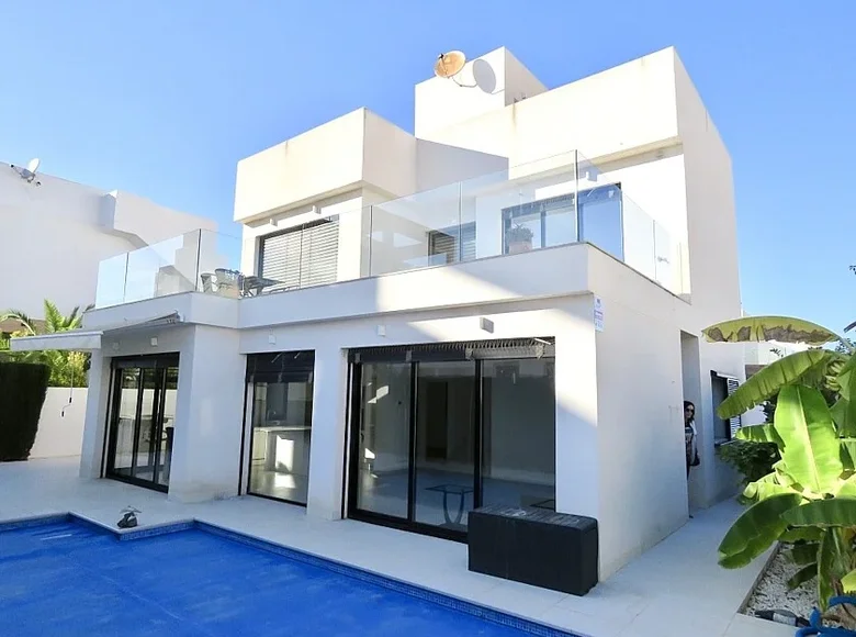 4-Schlafzimmer-Villa 146 m² Urbanizacion Mil Palmeras, Spanien