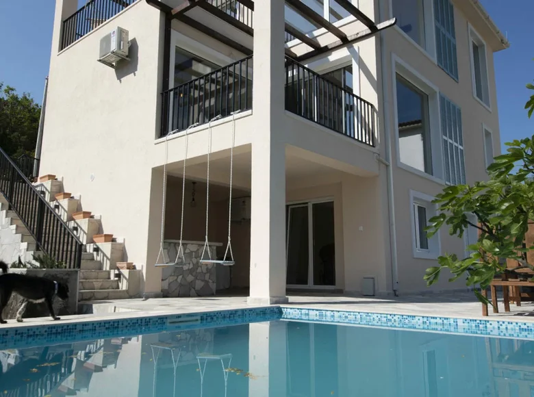 Villa de tres dormitorios 240 m² Durasevici, Montenegro