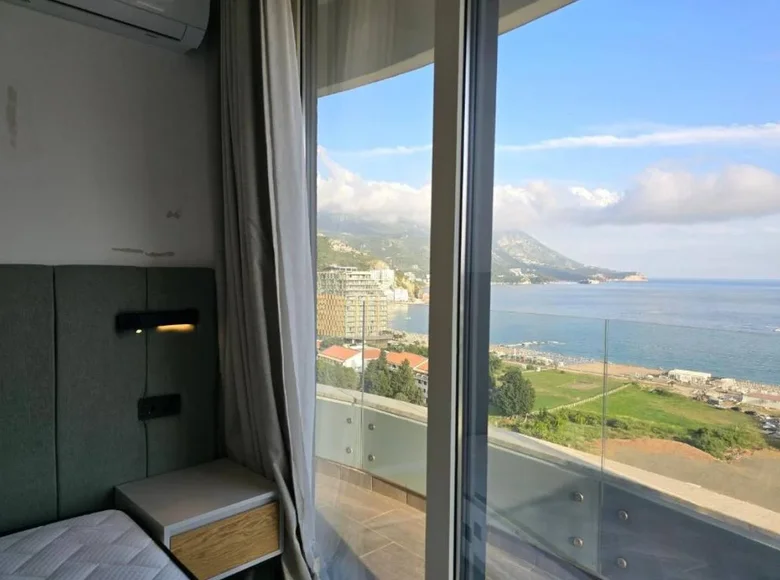 2 bedroom apartment 118 m² Becici, Montenegro