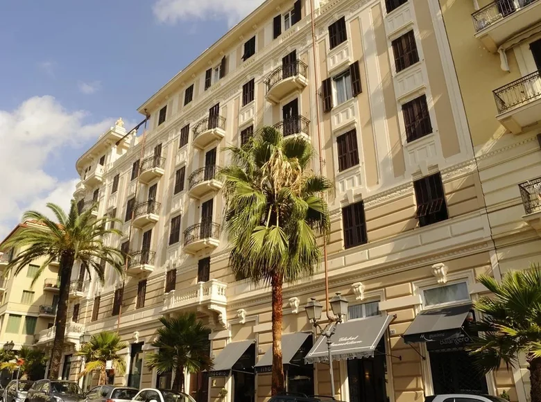 Apartamento 5 habitaciones 180 m² Alassio, Italia