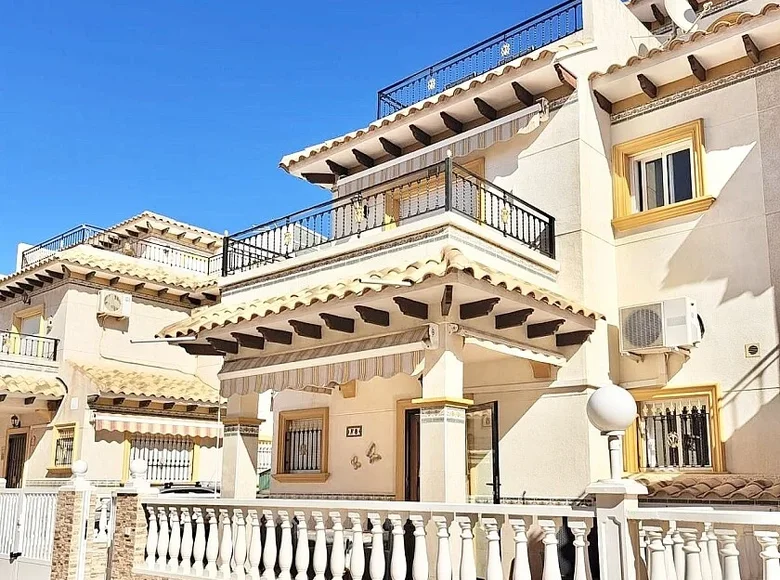 Villa de 2 dormitorios 75 m² Orihuela, España