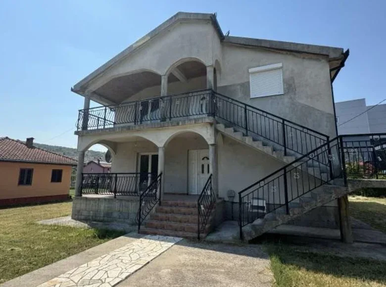 Haus 4 Schlafzimmer 220 m² Spuz, Montenegro