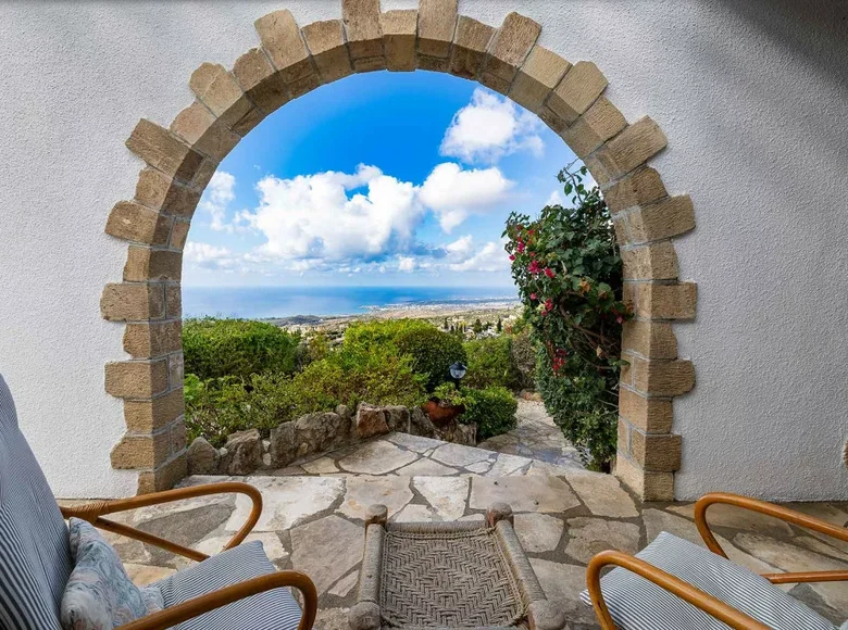 5 bedroom villa 260 m² Kamares, Cyprus