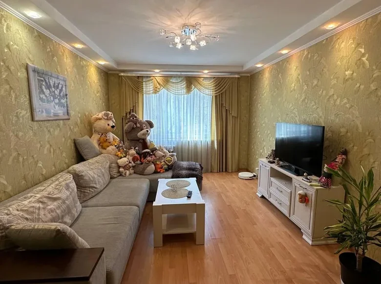 Mieszkanie 3 pokoi 64 m² Homel, Białoruś