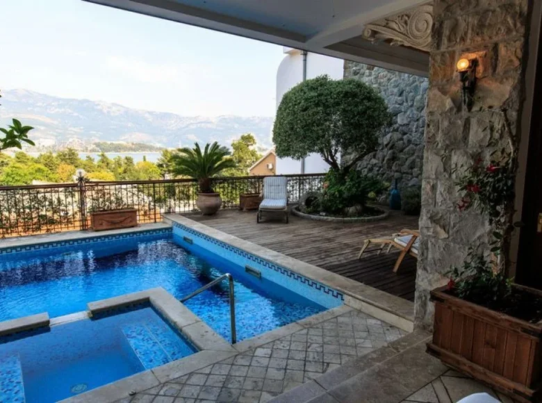 villa de 5 dormitorios 1 500 m² Budva, Montenegro