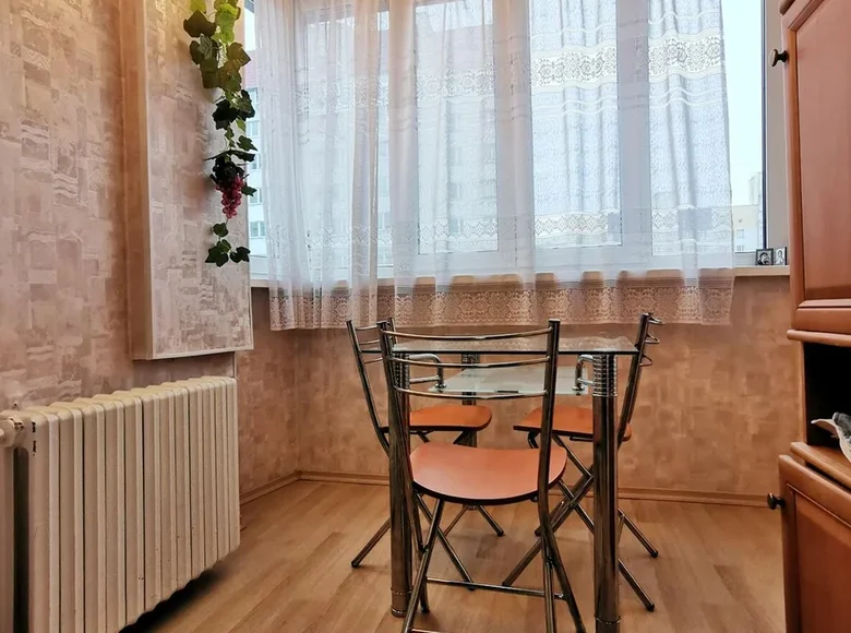 Mieszkanie 4 pokoi 82 m² Homel, Białoruś