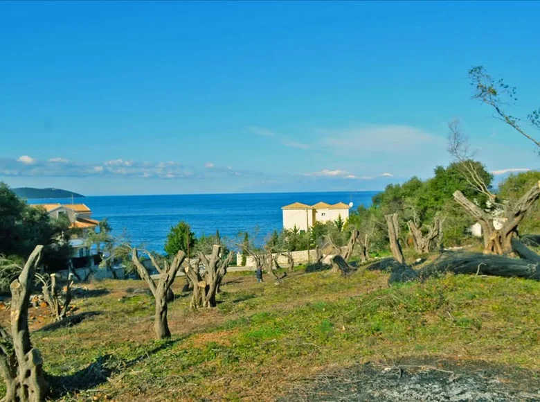 Land 1 room  Loutses, Greece