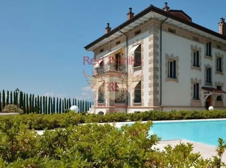 Villa 1 300 m² Luino, Italien