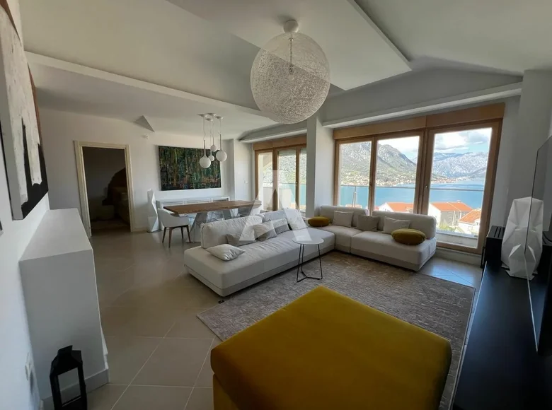 Apartamento 6 habitaciones 108 m² Dobrota, Montenegro