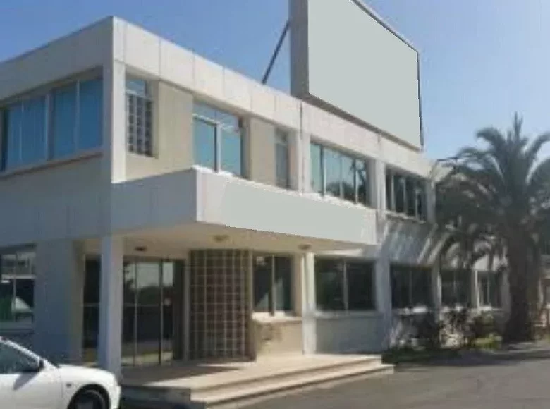Almacén 7 415 m² en Latsia, Chipre