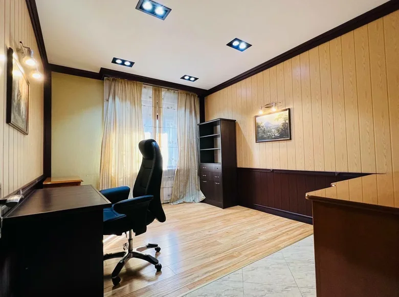 Kvartira 4 xonalar 135 m² Toshkentda