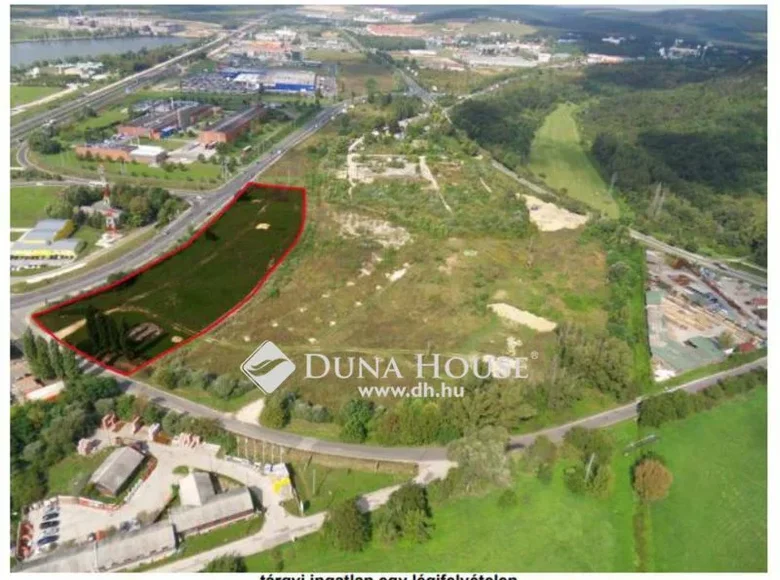 Land 9 792 m² Budaoers, Hungary