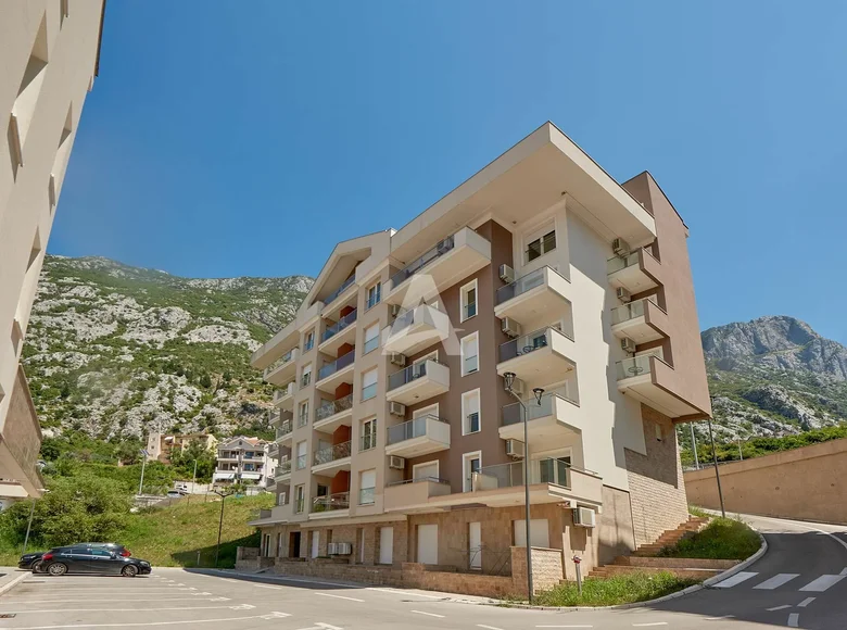 Wohnung 6 Schlafzimmer 120 m² Dobrota, Montenegro