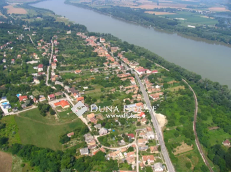 Land 33 245 m² Dunaalmas, Hungary