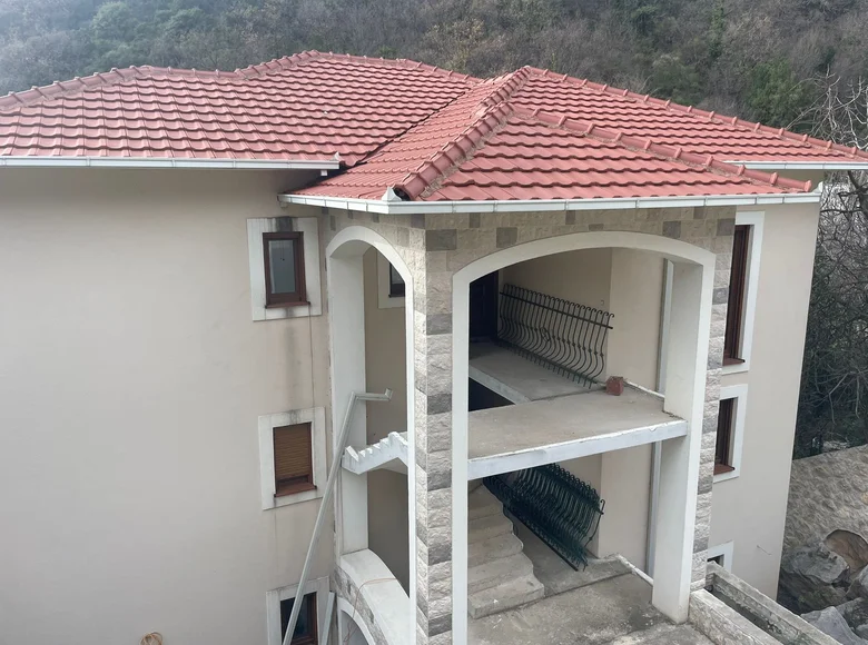 Multilevel apartments 6 bedrooms 440 m² Becici, Montenegro