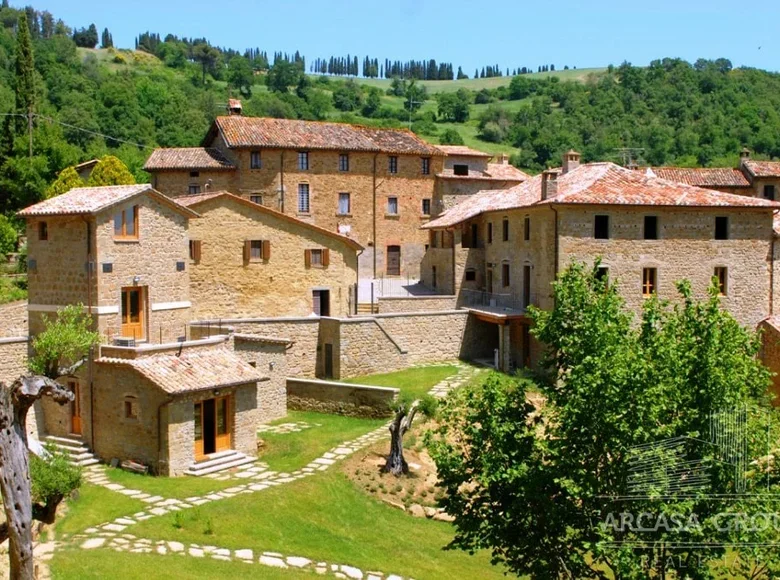 Grundstück 20 Schlafzimmer 2 630 m² Citta di Castello, Italien