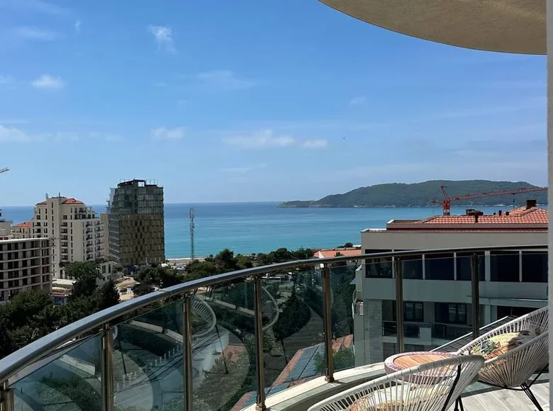 2 bedroom apartment 84 m² Becici, Montenegro