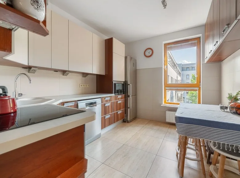 Mieszkanie 3 pokoi 83 m² Warszawa, Polska