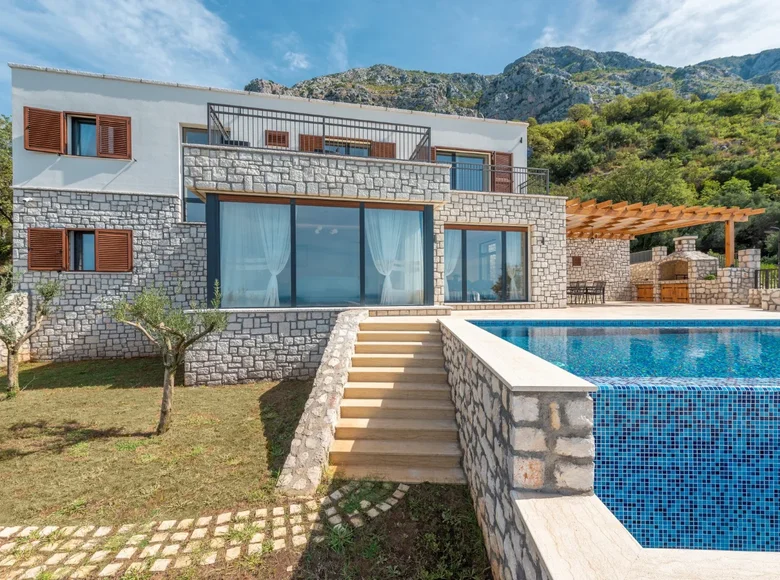 4 bedroom Villa 256 m² Montenegro, Montenegro