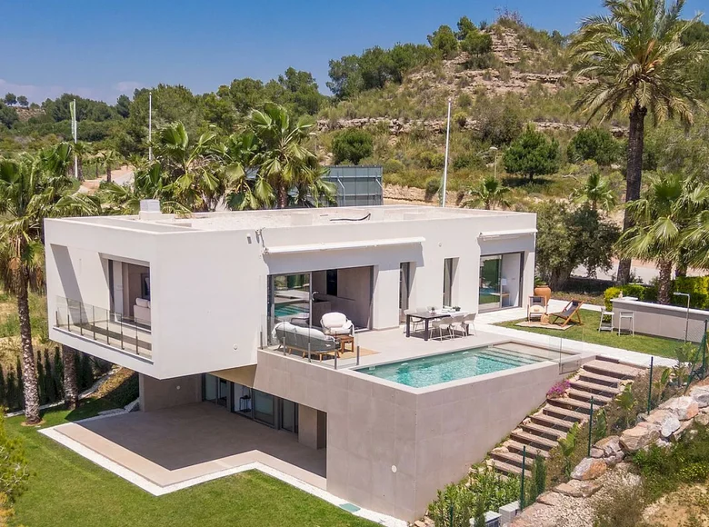 Villa de tres dormitorios 145 m² Orihuela, España