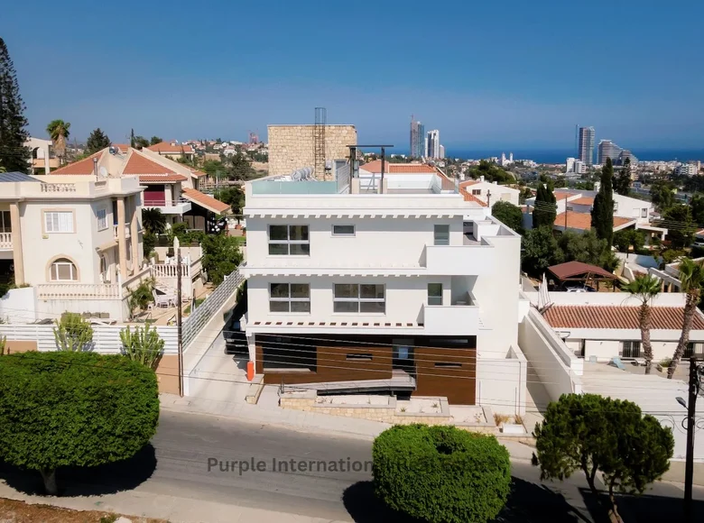 Edificio rentable 795 m² en Germasogeia, Chipre