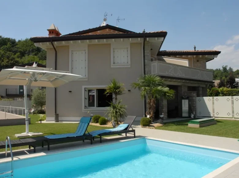 4 bedroom Villa 288 m² Lombardy, Italy