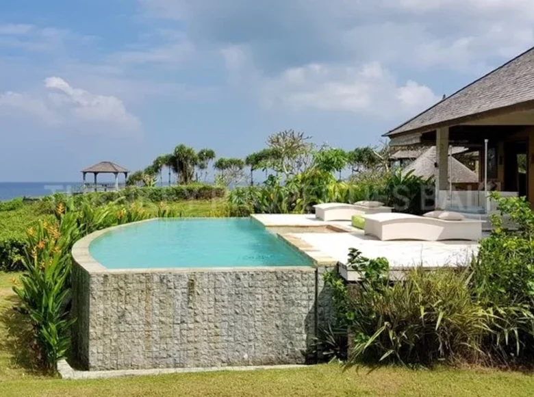 Absolute Beachfront Villas Retreat in Tabanan