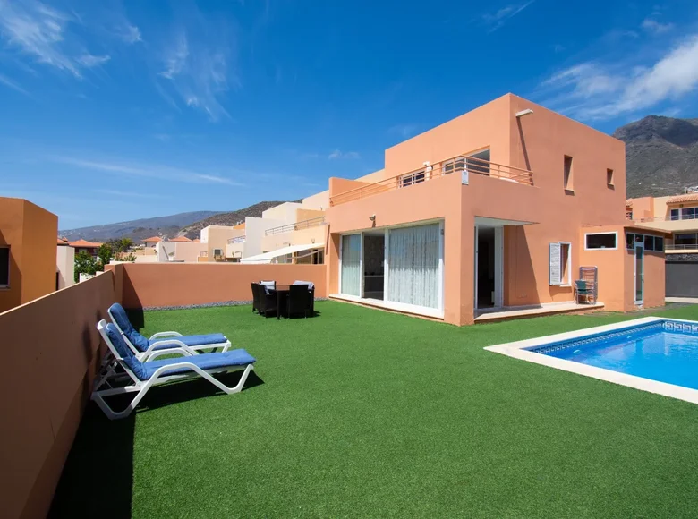 4-Schlafzimmer-Villa 240 m² Adeje, Spanien