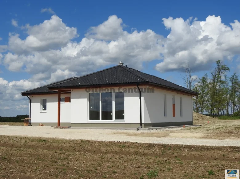 Dom 4 pokoi 127 m² Balatonakarattya, Węgry