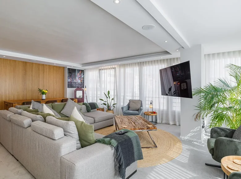 Wohnung 4 Schlafzimmer 180 m² Marbella, Spanien