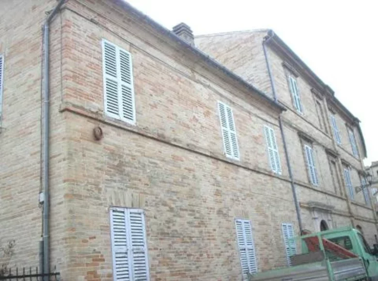 Casa 32 habitaciones 2 500 m² Terni, Italia