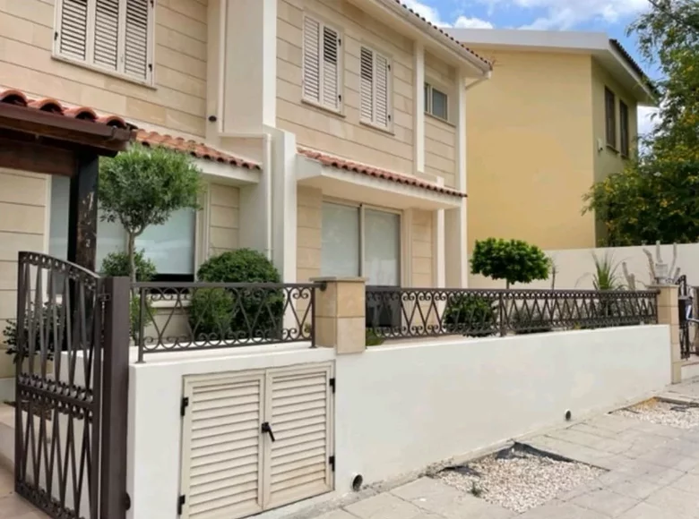 3 bedroom house 220 m² Strovolos, Cyprus