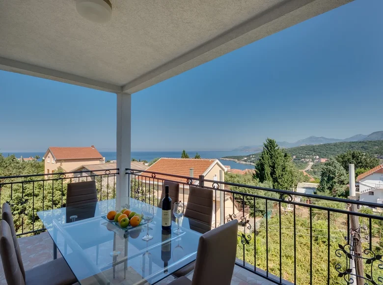Hotel 416 m² in Kunje, Montenegro