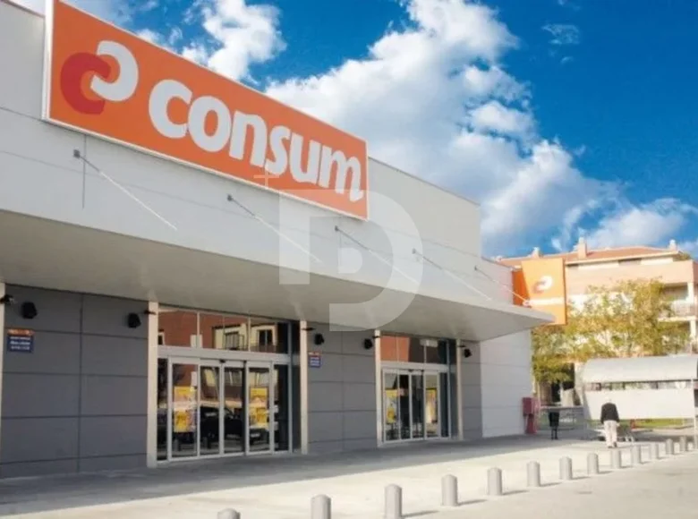 Tienda 5 182 m² en España, España