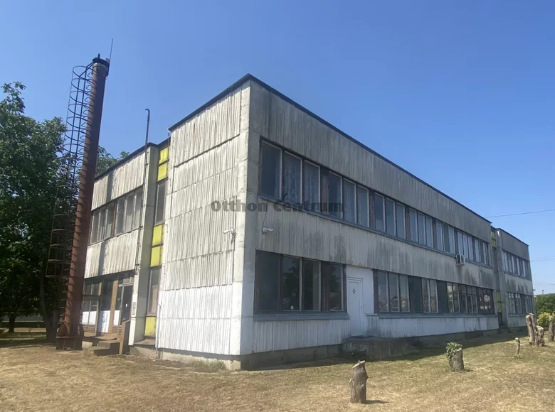 Commercial property 760 m² in Hajduszoboszlo, Hungary