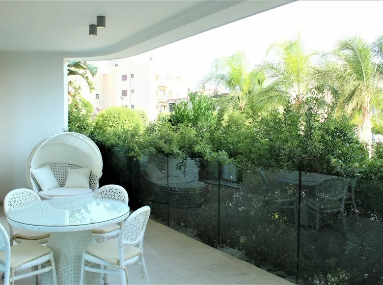 Mieszkanie 2 pokoi 89 m² Społeczność St. Tychon, Cyprus