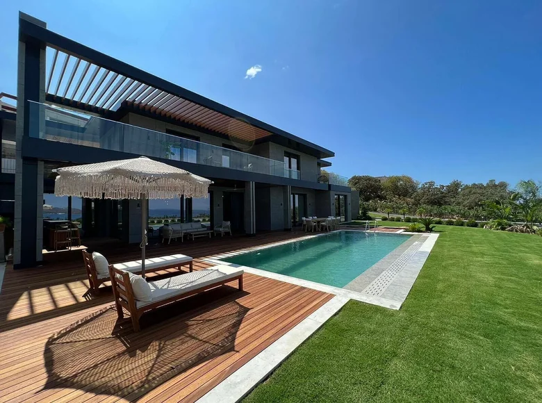 4 bedroom house 305 m² Gumusluk, Turkey