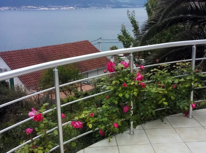 4 bedroom house 172 m² Krasici, Montenegro