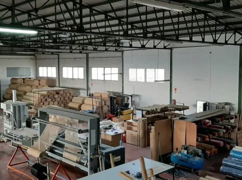 Warehouse 1 300 m² in Crevillent, Spain