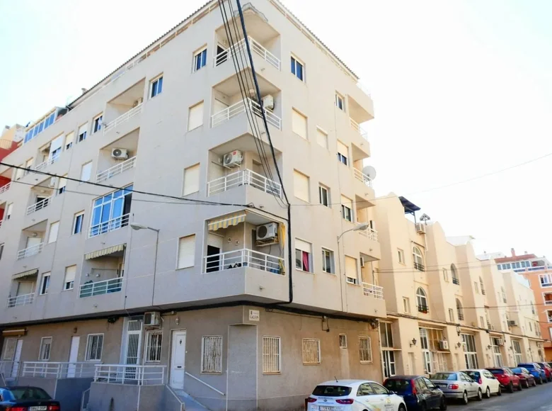 Mieszkanie 2 pokoi 63 m² Torrevieja, Hiszpania