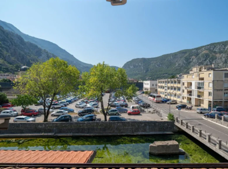 Multilevel apartments 2 bedrooms 77 m² Kotor, Montenegro