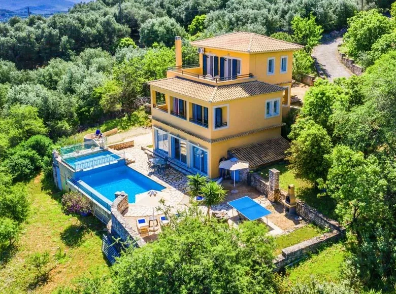 4-Zimmer-Villa 240 m² Loutses, Griechenland