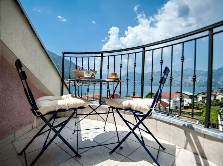 3 bedroom apartment 102 m² Bijela, Montenegro