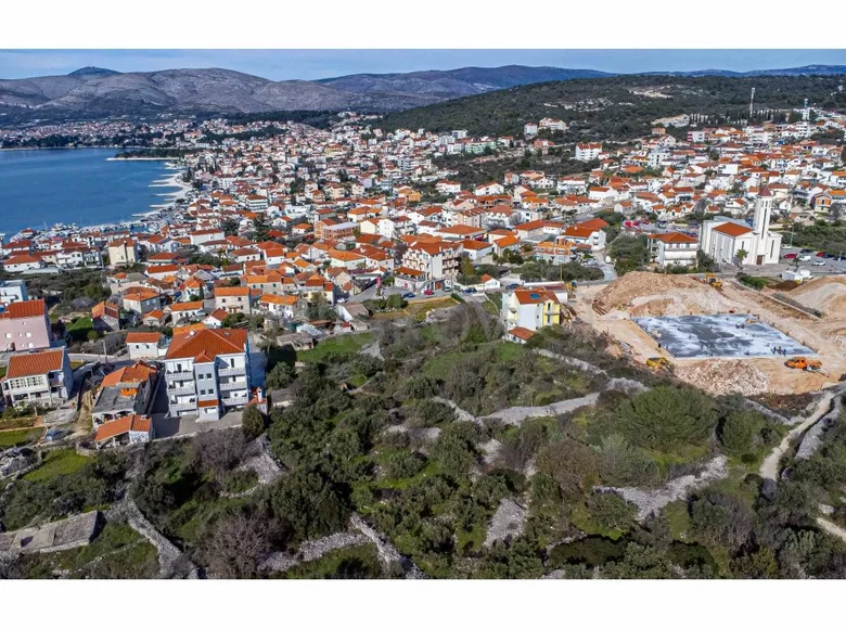 Grundstück 1 900 m² Okrug Gornji, Kroatien