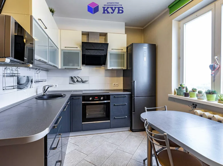 Квартира 3 комнаты 77 м² Минск, Беларусь