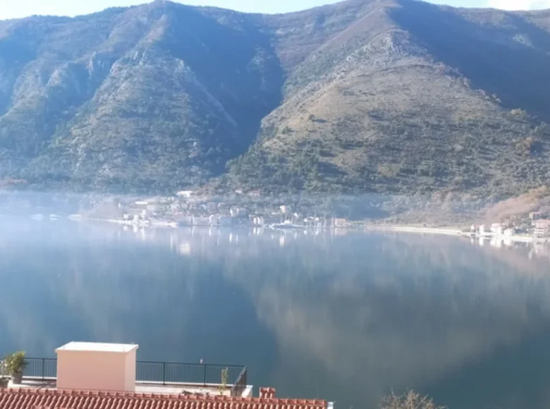 2 bedroom apartment 60 m² Dobrota, Montenegro