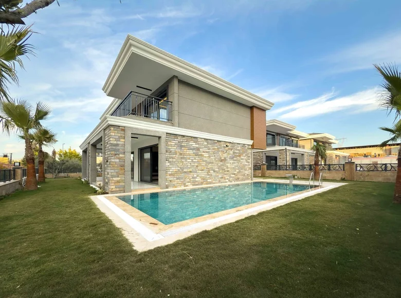6-Zimmer-Villa 250 m² Kuşadası, Türkei