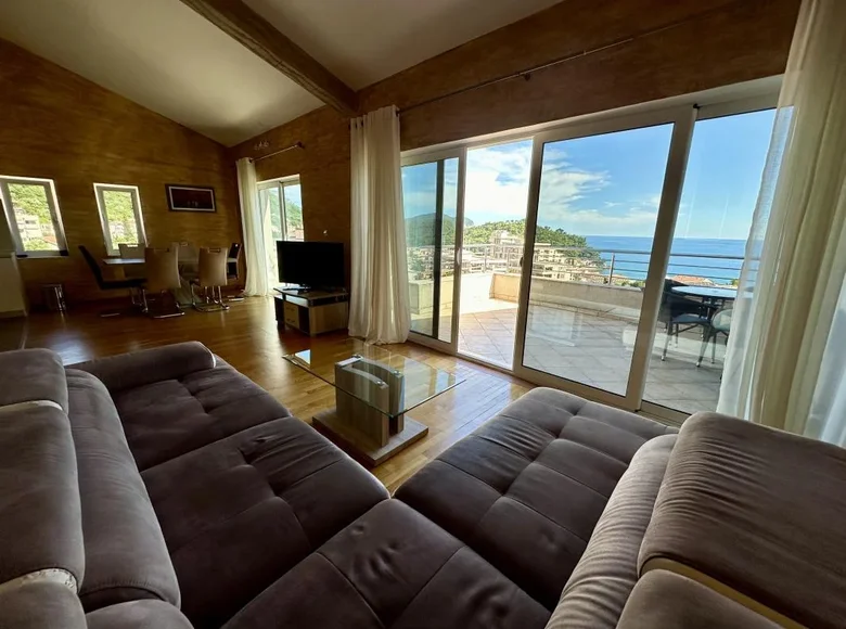 2 bedroom apartment 105 m² Petrovac, Montenegro