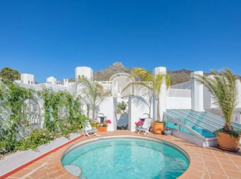 4 bedroom apartment 240 m² San Pedro Alcantara, Spain