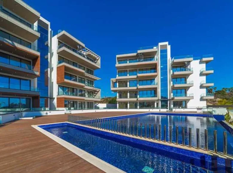 Mieszkanie 2 pokoi 110 m² Agios Georgios, Cypr